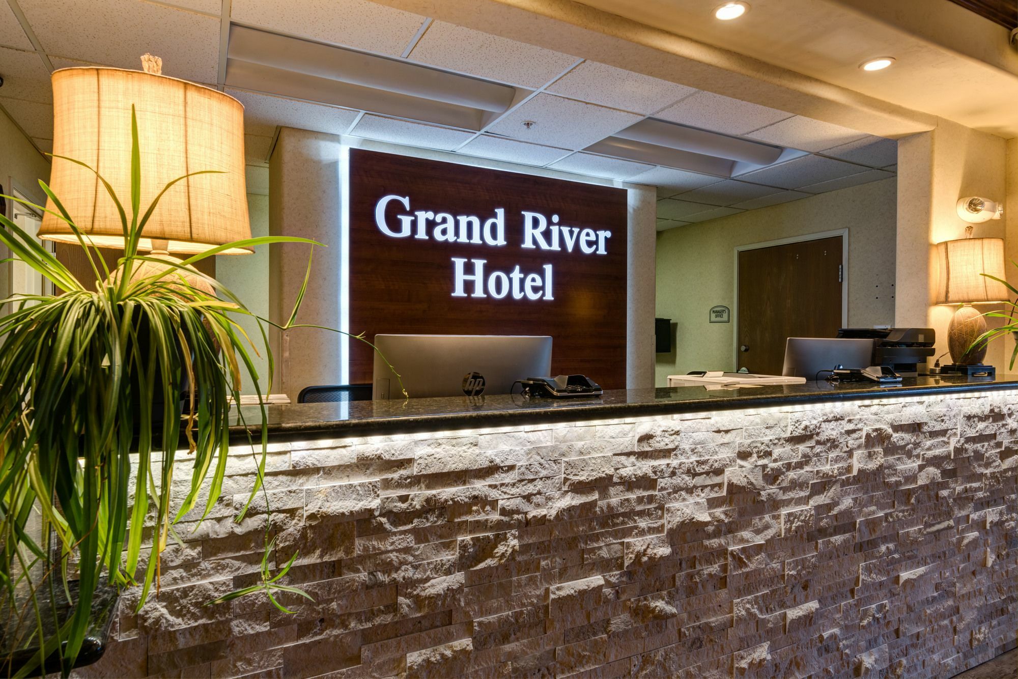 Grand River Hotel Parachute Exteriör bild